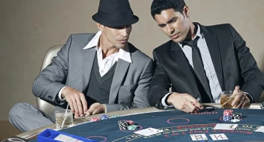 Règle du Poker Hold’em : déroulement, combinaisons et conseils